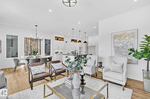 11234 61 Street, Edmonton, AB - Indoor Photo Showing Living Room