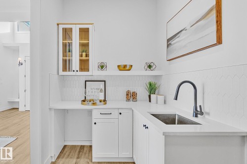 11234 61 Street, Edmonton, AB - Indoor Photo Showing Kitchen