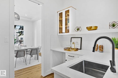 11234 61 Street, Edmonton, AB - Indoor Photo Showing Kitchen