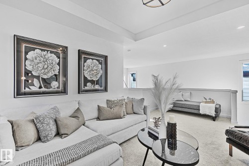 11234 61 Street, Edmonton, AB - Indoor Photo Showing Living Room