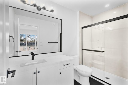 11234 61 Street, Edmonton, AB - Indoor Photo Showing Bathroom