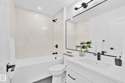 11234 61 Street, Edmonton, AB - Indoor Photo Showing Bathroom