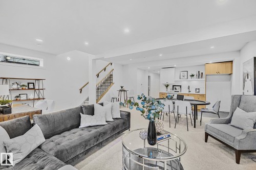 11234 61 Street, Edmonton, AB - Indoor Photo Showing Living Room