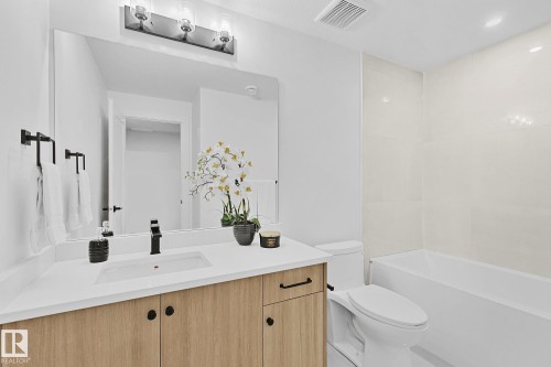 11234 61 Street, Edmonton, AB - Indoor Photo Showing Bathroom