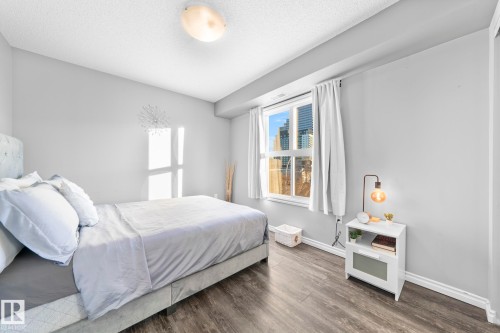 Bedroom featuring wood finished floors and a textured ceiling - 301 10118 106 Avenue, Edmonton, AB - Indoor Photo Showing Bedroom
