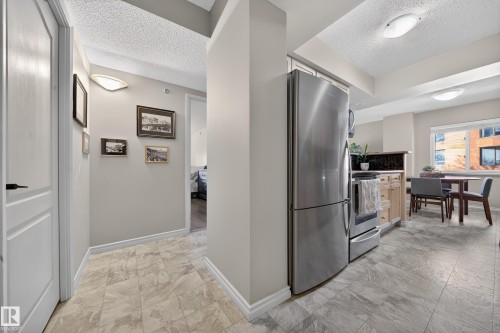 205 10130 114 Street, Edmonton, AB - Indoor