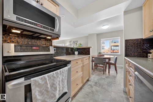 205 10130 114 Street, Edmonton, AB - Indoor Photo Showing Kitchen