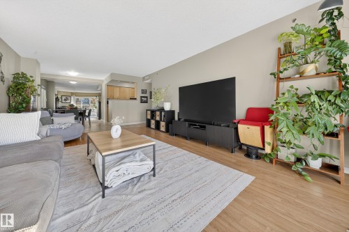 205 10130 114 Street, Edmonton, AB - Indoor Photo Showing Living Room