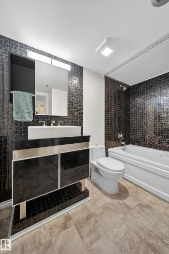 205 10130 114 Street, Edmonton, AB - Indoor Photo Showing Bathroom