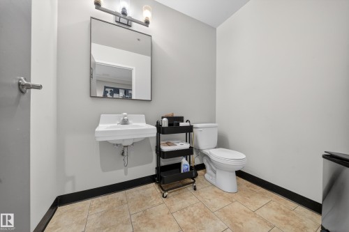 205 10130 114 Street, Edmonton, AB - Indoor Photo Showing Bathroom