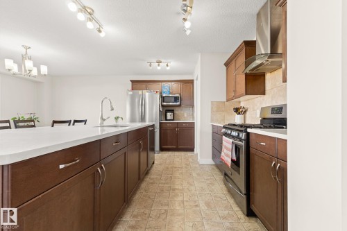 724 40 Avenue, Edmonton, AB - Indoor Photo Showing Kitchen With Upgraded Kitchen