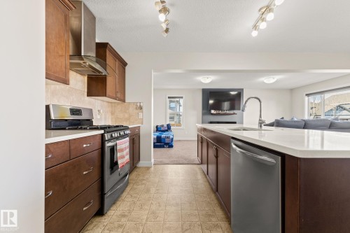 724 40 Avenue, Edmonton, AB - Indoor Photo Showing Kitchen