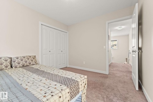 724 40 Avenue, Edmonton, AB - Indoor Photo Showing Bedroom