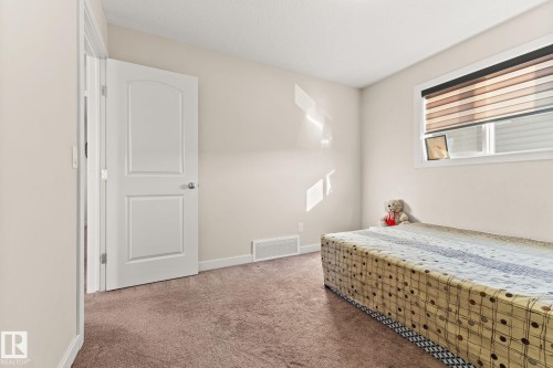724 40 Avenue, Edmonton, AB - Indoor Photo Showing Bedroom