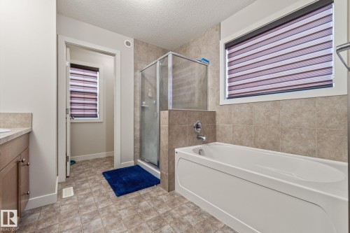 724 40 Avenue, Edmonton, AB - Indoor Photo Showing Bathroom