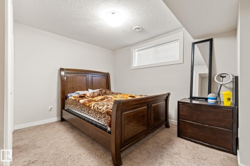 724 40 Avenue, Edmonton, AB - Indoor Photo Showing Bedroom