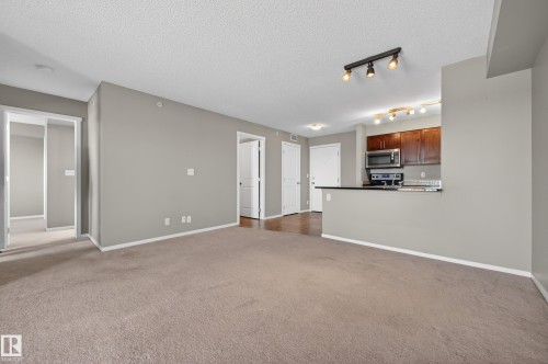 404 5370 Chappelle Road, Edmonton, AB - Indoor Photo Showing Kitchen