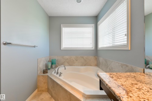 8504 16A Avenue, Edmonton, AB - Indoor Photo Showing Bathroom