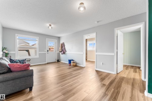 3117 49, Beaumont, AB - Indoor Photo Showing Living Room