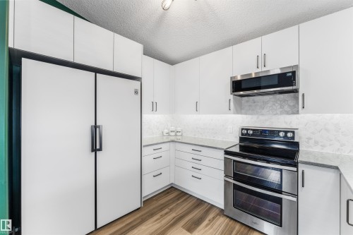 3117 49, Beaumont, AB - Indoor Photo Showing Kitchen With Upgraded Kitchen
