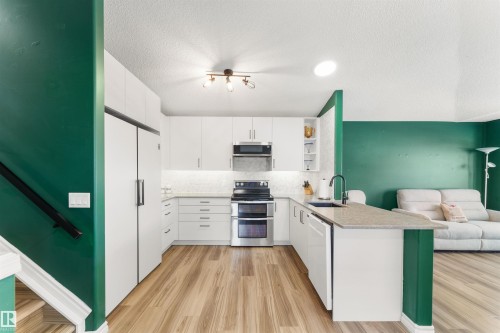 3117 49, Beaumont, AB - Indoor Photo Showing Kitchen With Upgraded Kitchen