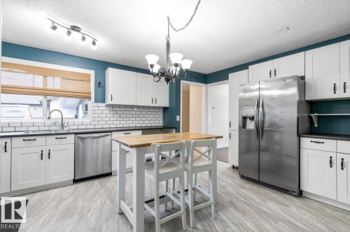 4308 35 Avenue, Leduc, AB - Indoor Photo Showing Kitchen With Upgraded Kitchen
