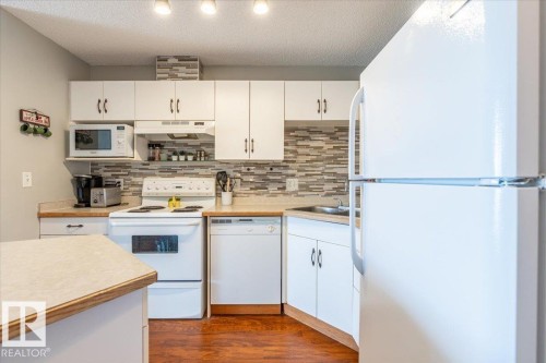 523 10535 122 Street Nw, Edmonton, AB - Indoor Photo Showing Kitchen