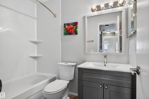 14017 121 Street, Edmonton, AB - Indoor Photo Showing Bathroom