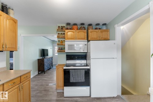 3633 106 Avenue, Edmonton, AB - Indoor Photo Showing Kitchen