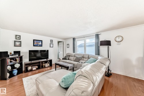 65 West View Boulevard, Edmonton, AB - Indoor Photo Showing Living Room
