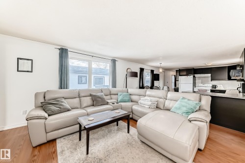 65 West View Boulevard, Edmonton, AB - Indoor Photo Showing Living Room