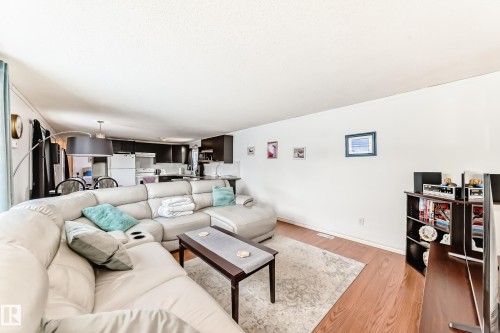 65 West View Boulevard, Edmonton, AB - Indoor Photo Showing Living Room