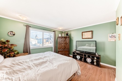 65 West View Boulevard, Edmonton, AB - Indoor Photo Showing Bedroom