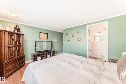 65 West View Boulevard, Edmonton, AB - Indoor Photo Showing Bedroom