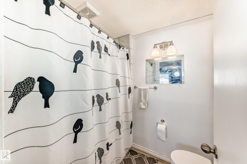 65 West View Boulevard, Edmonton, AB - Indoor Photo Showing Bathroom
