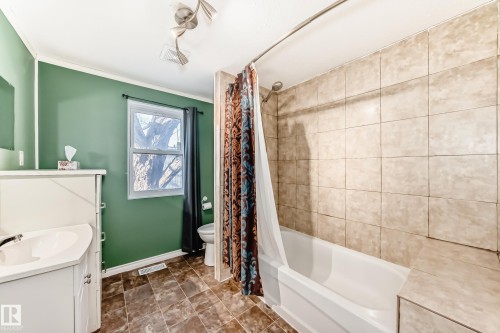 65 West View Boulevard, Edmonton, AB - Indoor Photo Showing Bathroom