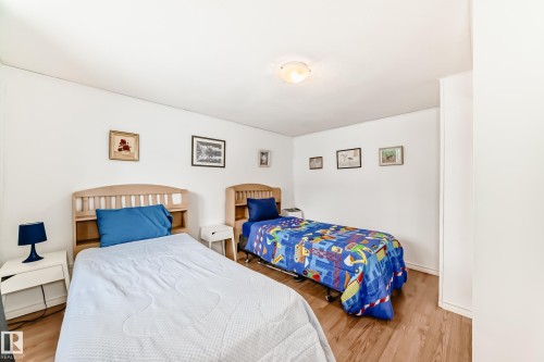 65 West View Boulevard, Edmonton, AB - Indoor Photo Showing Bedroom