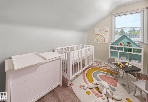 Bedroom featuring vaulted ceiling and carpet floors - 11127 71 Avenue, Edmonton, AB - Indoor