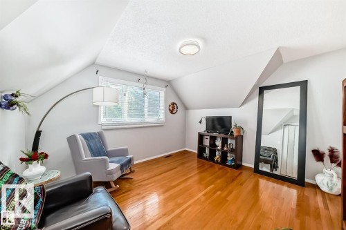 9012 142 Street Nw, Edmonton, AB - Indoor