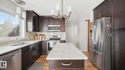 8 Lindsay Crescent, Spruce Grove, AB - Indoor Photo Showing Kitchen With Double Sink With Upgraded Kitchen