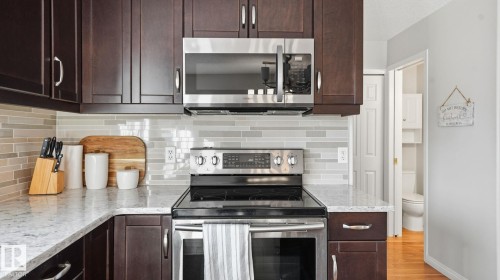 8 Lindsay Crescent, Spruce Grove, AB - Indoor Photo Showing Kitchen With Upgraded Kitchen