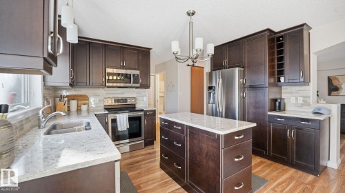 8 Lindsay Crescent, Spruce Grove, AB - Indoor Photo Showing Kitchen With Double Sink With Upgraded Kitchen