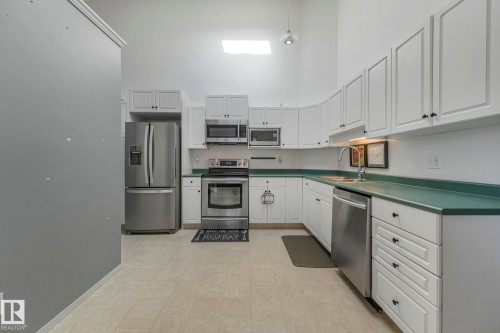 11105 9 Avenue, Edmonton, AB - Indoor Photo Showing Kitchen