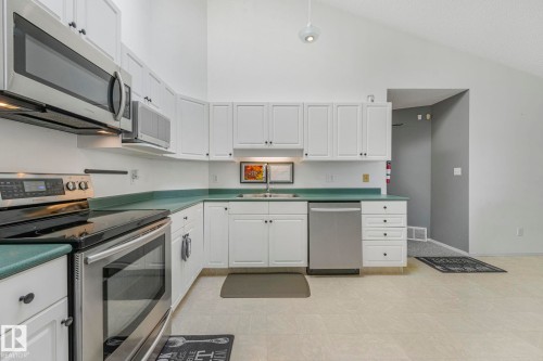 11105 9 Avenue, Edmonton, AB - Indoor Photo Showing Kitchen