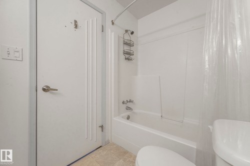 11105 9 Avenue, Edmonton, AB - Indoor Photo Showing Bathroom