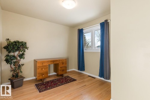 Second Bedroom with South Facing Window overlooking backyard. - 8707 Strathearn Drive, Edmonton, AB - Indoor Photo Showing Other Room