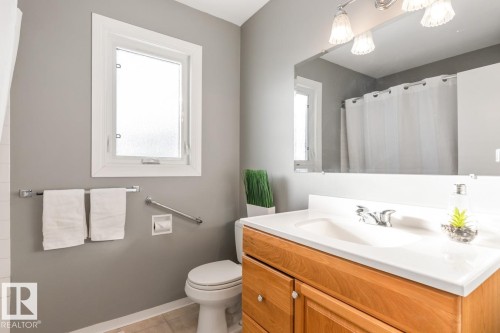 Main Floor Bathroom - 4 Piece - 8707 Strathearn Drive, Edmonton, AB - Indoor Photo Showing Bathroom