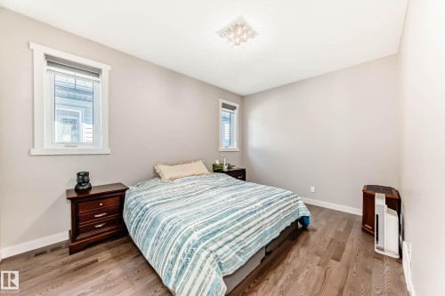 Bedroom with light wood-style floors and baseboards - 7719 Getty Wynd, Edmonton, AB - Indoor Photo Showing Bedroom