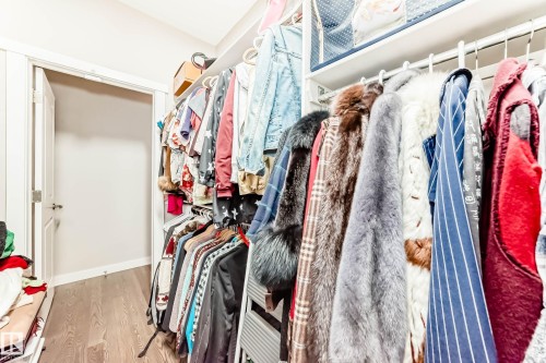 Walk in closet featuring light wood-style floors - 7719 Getty Wynd, Edmonton, AB - Indoor With Storage