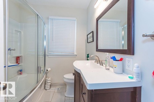 11830 54 Street, Edmonton, AB - Indoor Photo Showing Bathroom